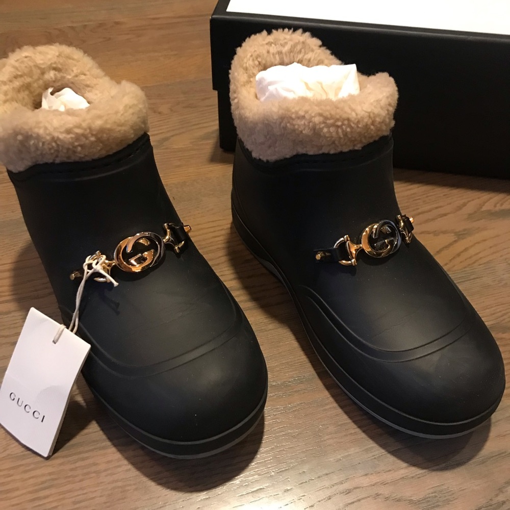 Gucci Horsebit embellished ankle winter boot! Hot item!